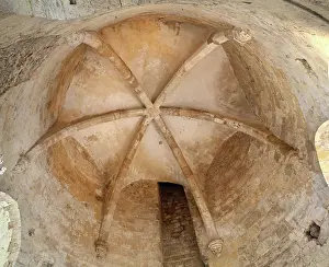Dourdan: Ceiling, communal hall, donjon, Chateau de Dourdan, France