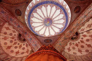 Ahmet: The ceiling rose of the Sultan Ahmed Mosque in Istanbul, Turk