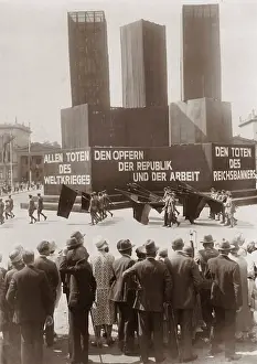 Lowered: Celebration in Berlin on Constitution Day on 11 August 1928