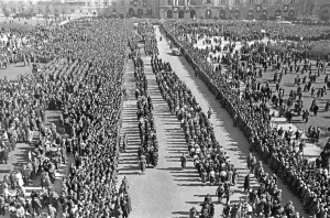 Heldenplatz: Celebrations on the Heldenplatz in Vienna, 1938