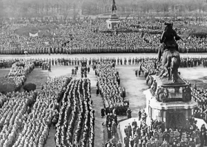 Heldenplatz: Celebrations on the Heldenplatz in Vienna, 1942