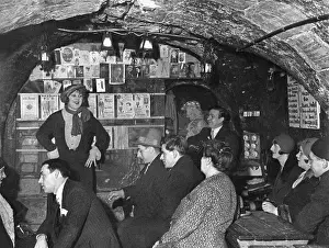 Basement: Cellar bar in Montmartre
