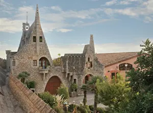 Parabolic: Celler Guell, Barcelona