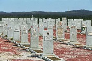 Denisov: Cemetery in Neftegorsk, 1996