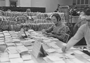 Foto: Central Post Office at Vienna Westbahnhof