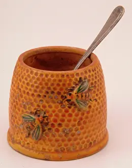Honeycomb: Ceramic honey pot