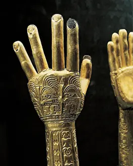 Chimu: Ceremonial gold hands with embossed decoration