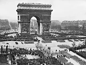 Doumer: Ceremony on Armistice Day at the Arc de Triomphe in Paris, 1