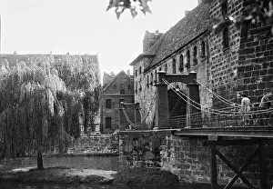 Obtained: Chain bridge in Nuremberg, 1934