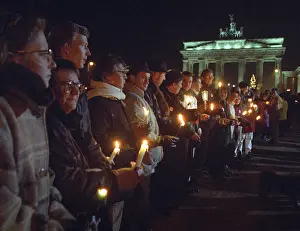 1990er: Chain of lights against xenophobia in Berlin