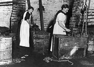 Blacksmith: Chainsmiths in England, 1910