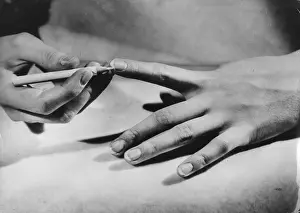 Fingertips: CHALKING NAILS