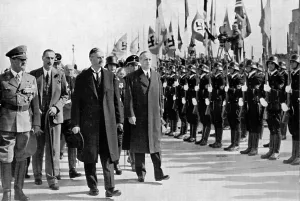 World History Archive: Chamberlain, Ribbentrop and Hitler at Munich