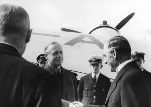 Bonn: Chamberlain says goodbye to Ribbentrop at the Cologne ai