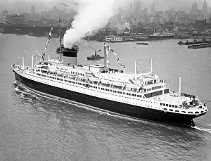 Reaches: The Champlain in New York, 1932