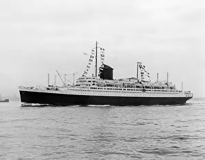 Reaches: The Champlain in New York, 1932