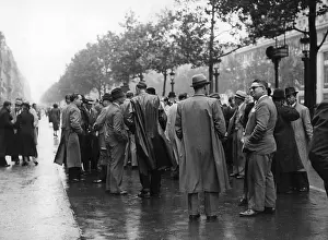 Tense: Champs-Elysee, 1939