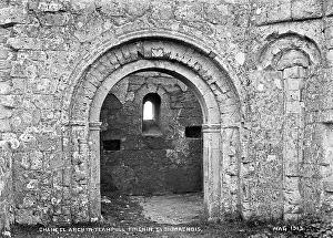 Chancel: Chancel Arch in Teampull Finghin, Clonmacnois