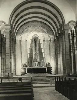 Believers: Chancel in St. Augustine in Berlin, around 1930