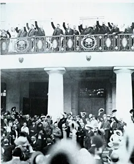 Constitution: Chancellor (President) Ebert in front of the National