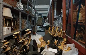 Horloges: Chandelier and clock storage, Batiment Perret