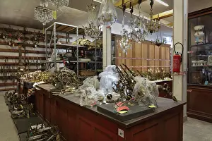Horloges: Chandelier and clock storage, Batiment Perret