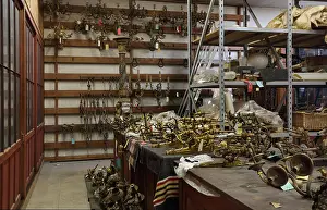 Horloges: Chandelier and clock storage, Batiment Perret