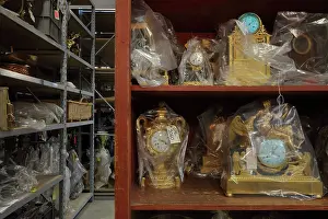 Horloges: Chandelier and clock storage, Batiment Perret