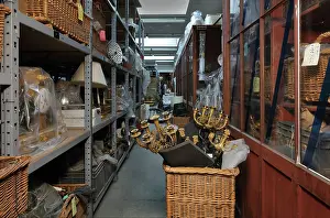 Horloges: Chandelier and clock storage, Batiment Perret