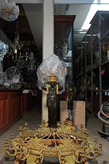 Horloges: Chandelier and clock storage, Batiment Perret