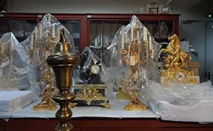 Horloges: Chandelier and clock storage, Batiment Perret