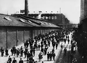 Shifts: Change of shifts at Krupp, 1909