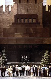 Changing: Changing of the guard at Lenin's mausoleum, 1980