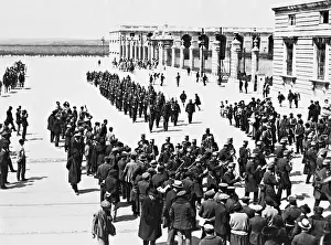 Palacio: Changing of the guard in front of the Royal Palace in Madrid