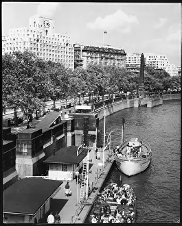 Charing: CHARING CROSS PIER 1950S