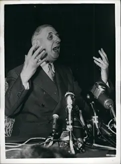 Emphasises: Charles de Gaulle giving speech in Paris, Algerian crisis