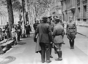 Nassau: Charles Huntziger in conversation with a German officer