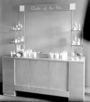 Ritz: Charles of the Ritz Stand