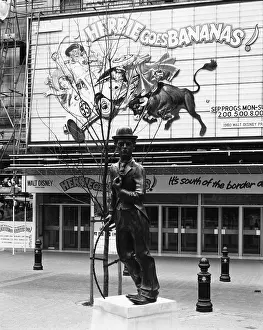 Paul Barkshire: CHARLIE CHAPLIN STATUE