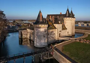1377: Chateau de Sully-sur-Loire