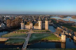 1377: Chateau de Sully-sur-Loire