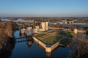 1377: Chateau de Sully-sur-Loire