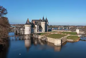 1377: Chateau de Sully-sur-Loire