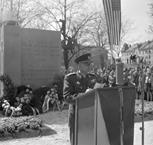 Cheb: Cheb - celebration to US liberators - memorial unveiling