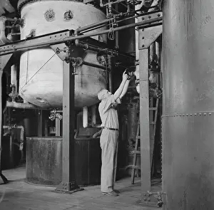 Distillation: Checking pressure during the glycerine distilling