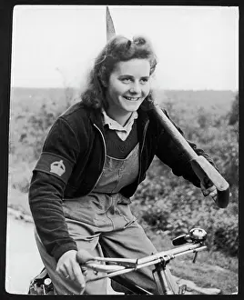 Landgirl: CHEERFUL LAND GIRL