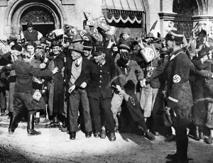 Cheer: Cheering Austrians in Kufstein, 1938