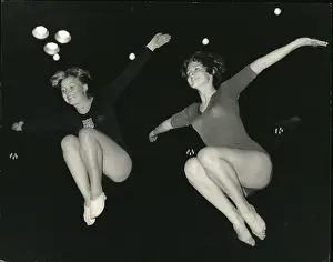 Trampoline: Cheerleading - Gymnastics