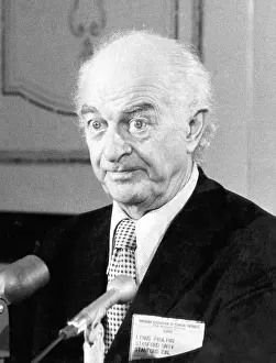 Linus: Chemist and Nobel Prize winner Linus Pauling, ?