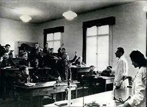 Contain: Chemistry class in an East German school